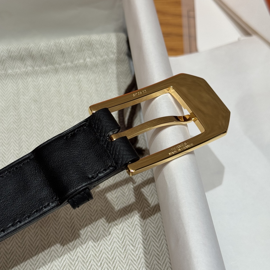 Hermes Women's Epsom Calfskin Belt with Gold Plated Buckle, 26 mm - Black 8 cmp i1752744938749 2282 0 3