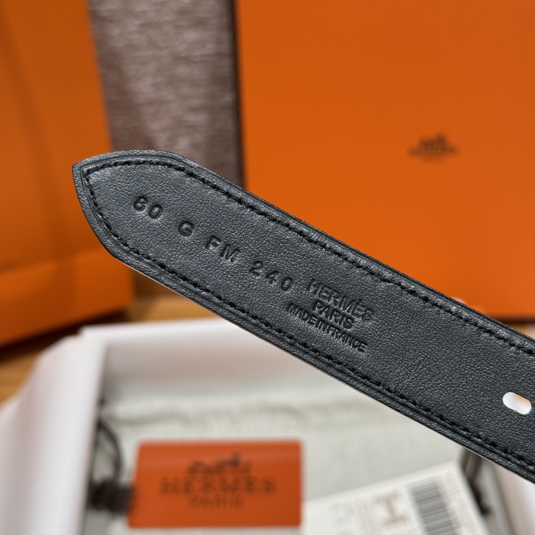 Hermes Women's Epsom Calfskin Belt with Gold Plated Buckle, 26 mm - Black 10 cmp i1752744938753 3767 0 4