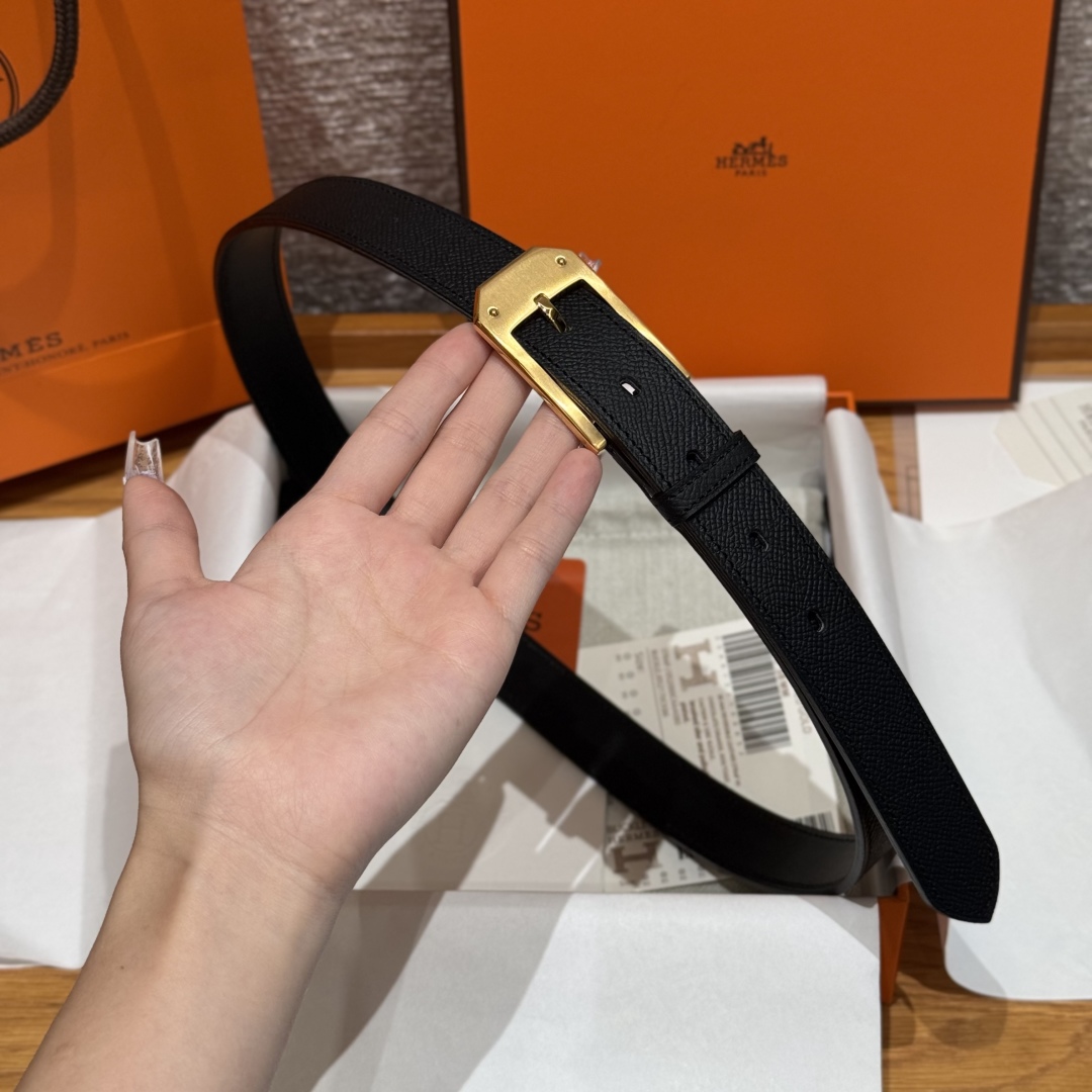 Hermes Women's Epsom Calfskin Belt with Gold Plated Buckle, 26 mm - Black 4 cmp i1752744939512 3278 0 7
