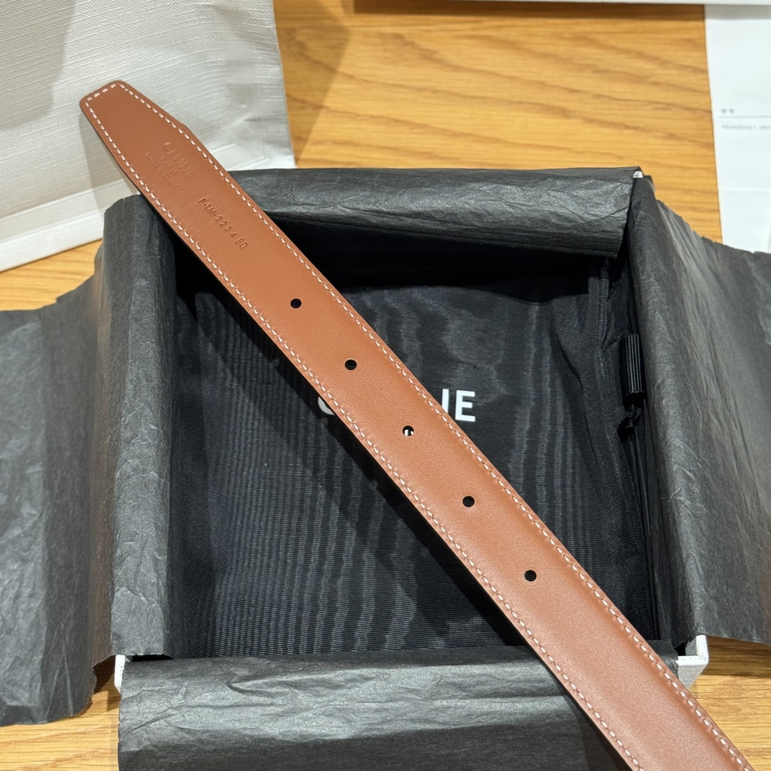 Celine Triomphe 25mm Reversible Belt - Versatile & Stylish Accessory 7 cmp i1752926165842 1871 0 4