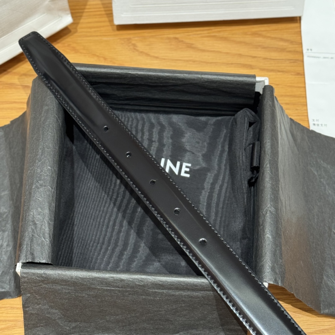 Celine Triomphe 25mm Reversible Belt with Removable Buckle - Black/White Leather 8 cmp i1752926340752 9833 0 4