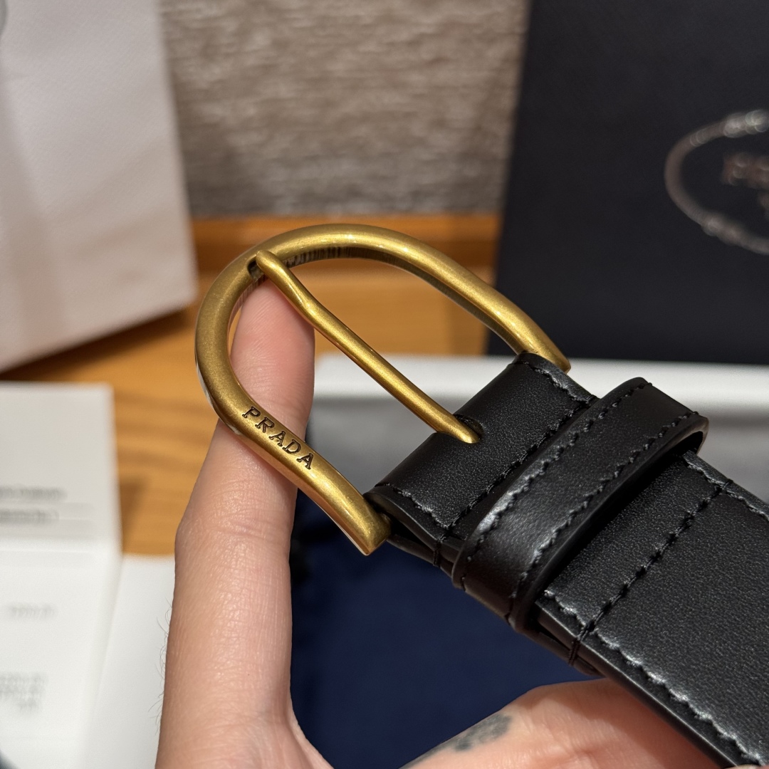 Prada Leather Belt with Gold Buckle, Classic Style for Women, Width: 3.3cm 7 cmp i1757574186597 6905 0 1