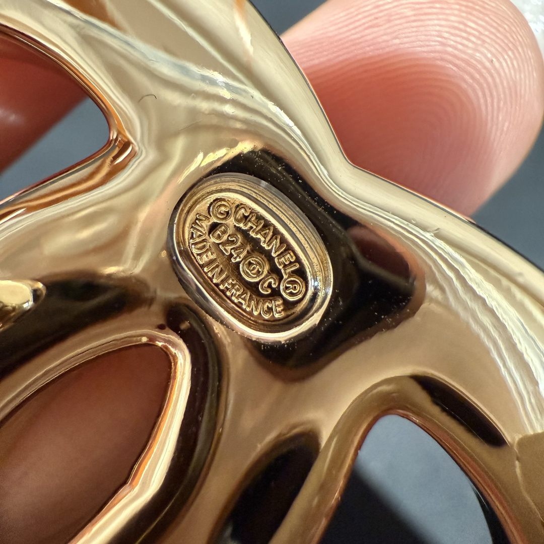 -香家新款女士腰带经典金属双C字母标志，采用菱格羊皮，羊皮质感超柔软，五金扣头做工非常好，显示腰型，巨百