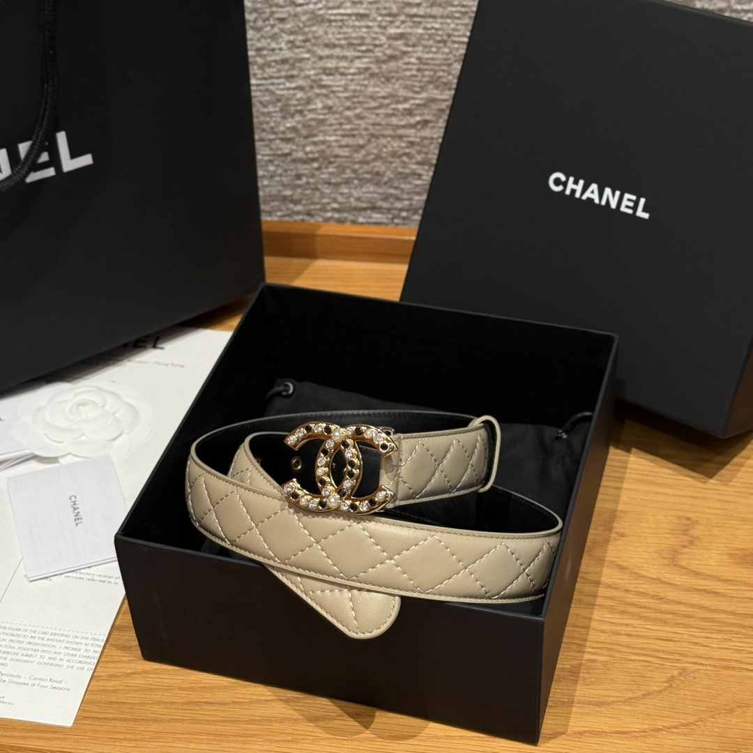 -香家新款女士腰带经典金属双C字母标志，采用菱格羊皮，羊皮质感超柔软，五金扣头做工非常好，显示腰型，巨百