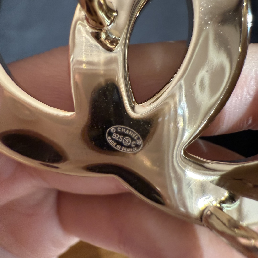 -香家新款女士腰带经典金属双C字母标志，采用菱格羊皮，羊皮质感超柔软，五金扣头做工非常好，显示腰型，巨百