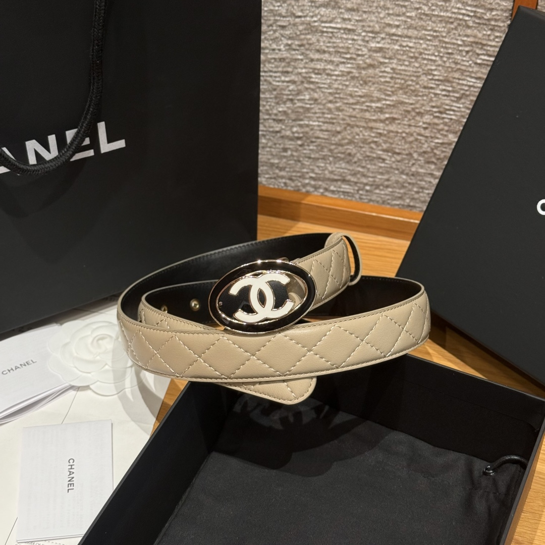 -香家新款女士腰带经典金属双C字母标志，采用菱格羊皮，羊皮质感超柔软，五金扣头做工非常好，显示腰型，巨百