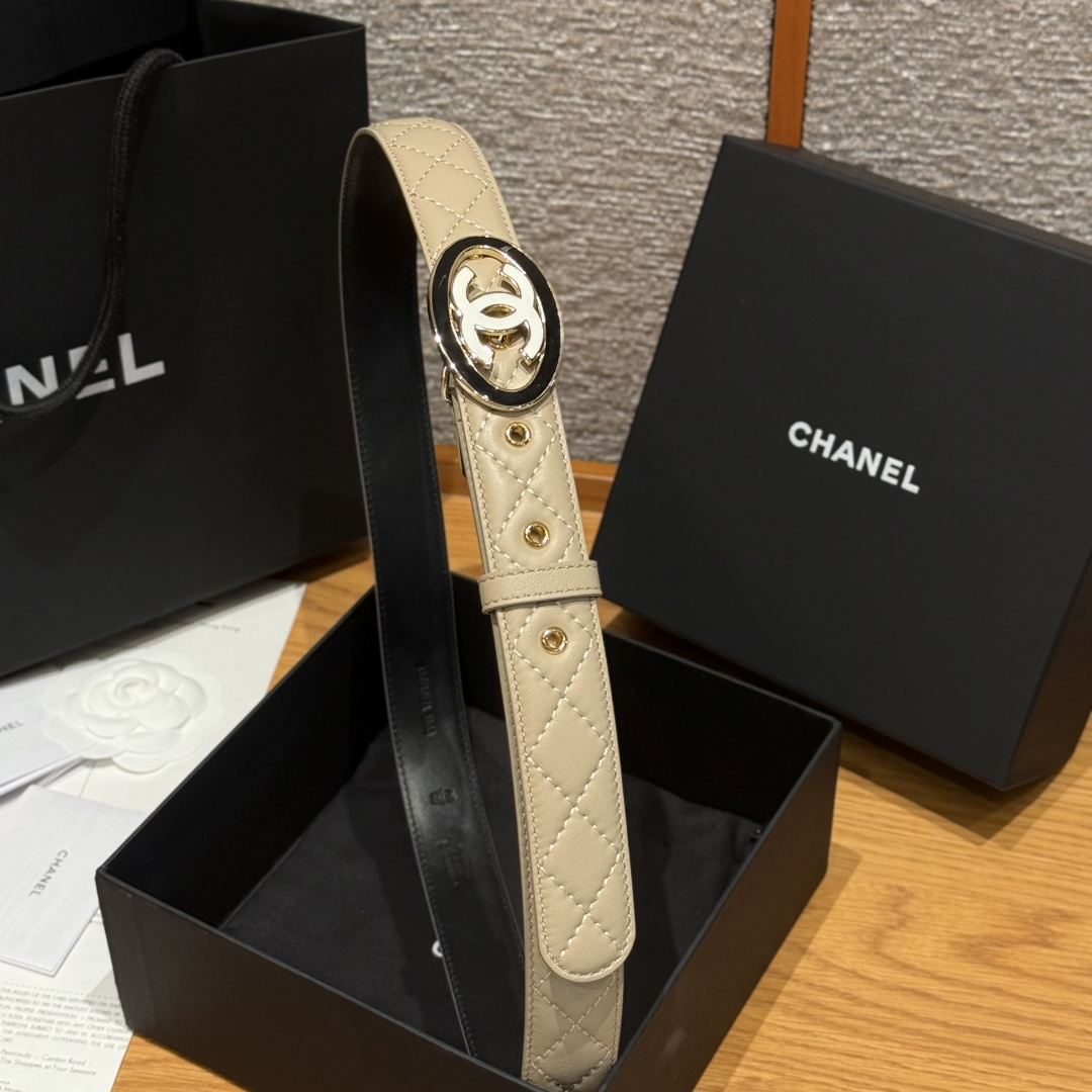 -香家新款女士腰带经典金属双C字母标志，采用菱格羊皮，羊皮质感超柔软，五金扣头做工非常好，显示腰型，巨百