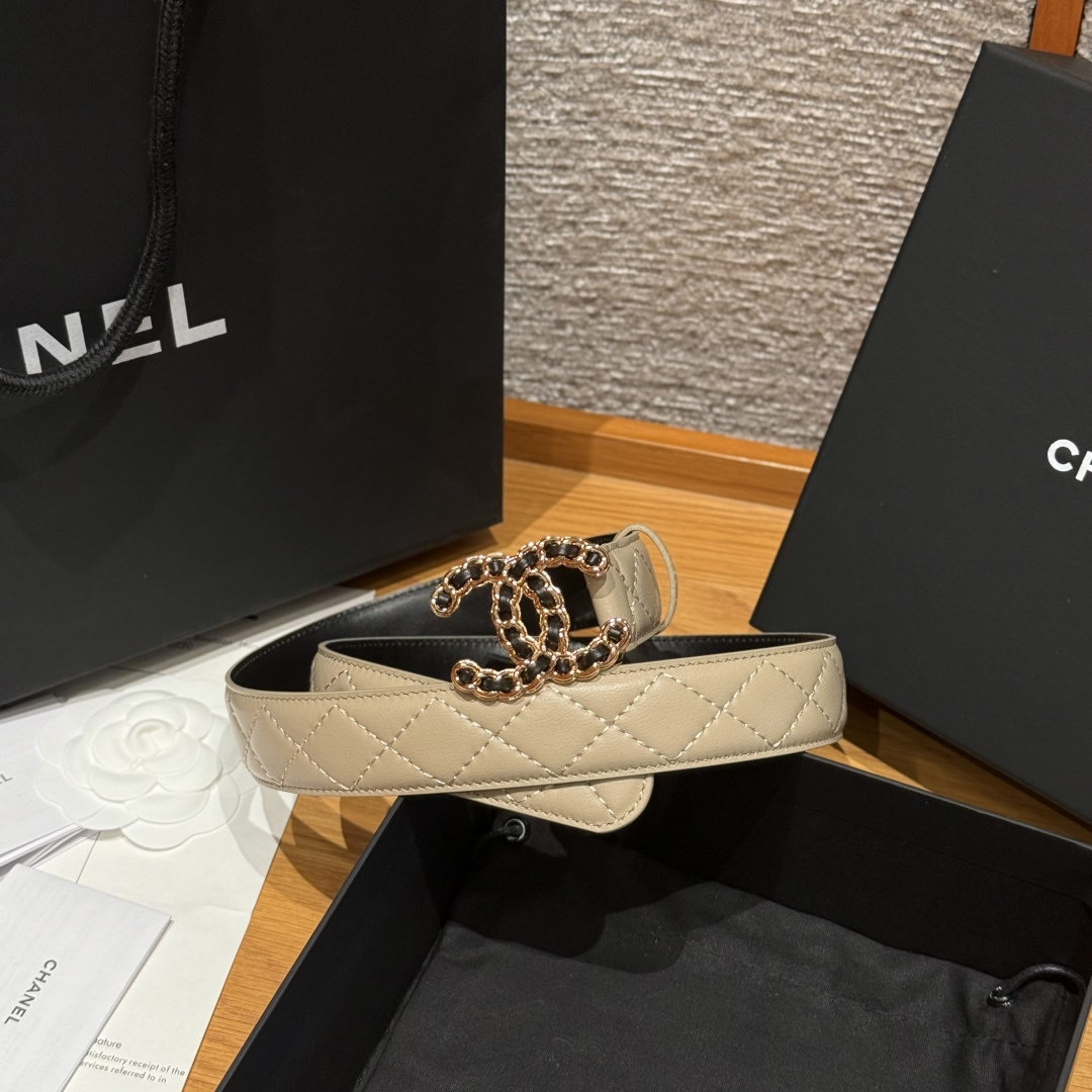 -香家新款女士腰带经典金属双C字母标志，采用菱格羊皮，羊皮质感超柔软，五金扣头做工非常好，显示腰型，巨百