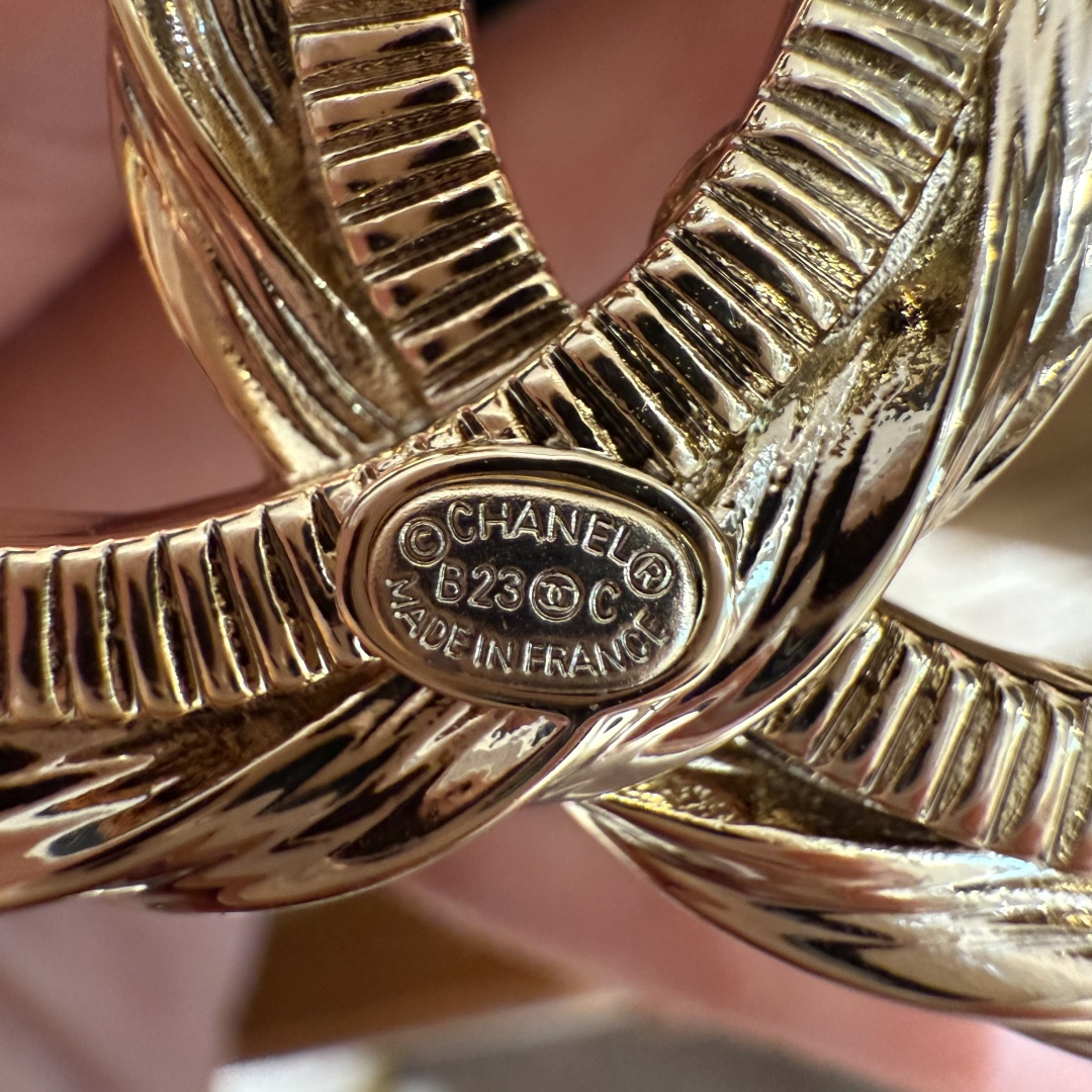 -香家新款女士腰带经典金属双C字母标志，采用菱格羊皮，羊皮质感超柔软，五金扣头做工非常好，显示腰型，巨百