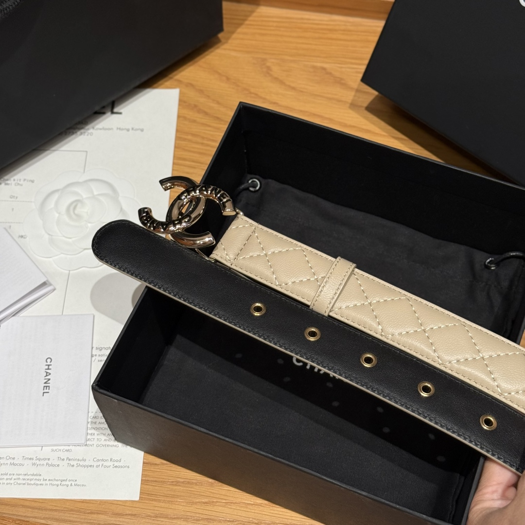 -香家新款女士腰带经典金属双C字母标志，采用菱格羊皮，羊皮质感超柔软，五金扣头做工非常好，显示腰型，巨百