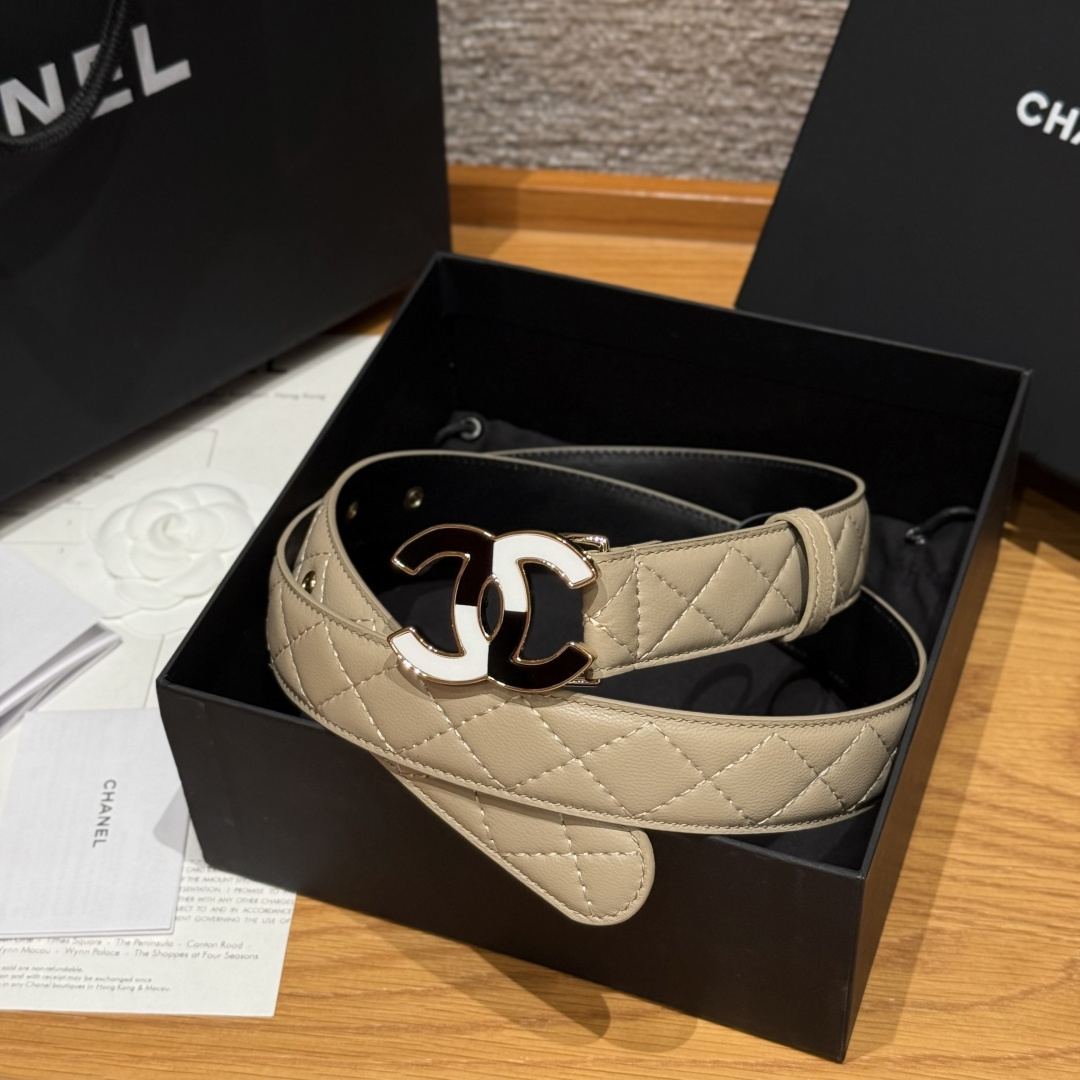 -香家新款女士腰带经典金属双C字母标志，采用菱格羊皮，羊皮质感超柔软，五金扣头做工非常好，显示腰型，巨百