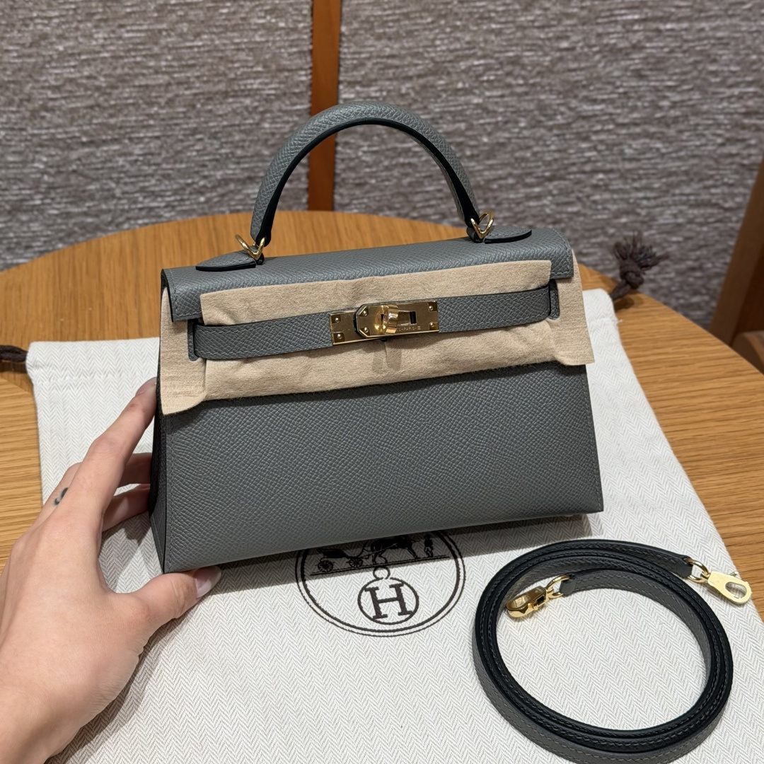 NO:852249,Kelly 19cm second generation, cumulonimbus gray, original cowhide leather palm print imported from France, gold buckle, high-end handmade exclusive custom-made hand-made nails, hand-engraved hardware, stainless steel diode 18k hardware, Hermes, hermes, cowhide, Hermes,19860909Kelly 19cm二代,积雨云灰,法国进口原厂牛皮掌纹,金扣,高级全手工专属定制纯手工手打钉,手刻五金,精钢电渡18k五金,爱马仕,hermes,cowhide,Hermes,,Bag