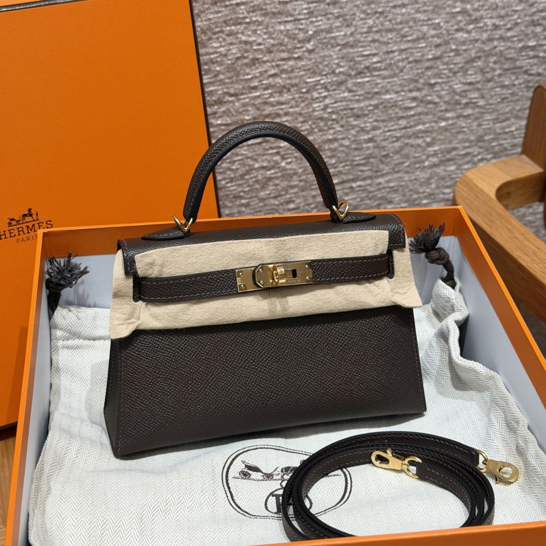NO:852237,Kelly 19cm second generation, ebony color, original cowhide leather palm print imported from France, gold buckle, high-end handmade exclusive customization, hand-made nails, hand-engraved hardware, stainless steel diode 18k hardware, Hermes, hermes, cowhide, Hermes,19860909Kelly 19cm二代,乌木色,法国进口原厂牛皮掌纹,金扣,高级全手工专属定制纯手工手打钉,手刻五金,精钢电渡18k五金,爱马仕,hermes,cowhide,Hermes,,Bag