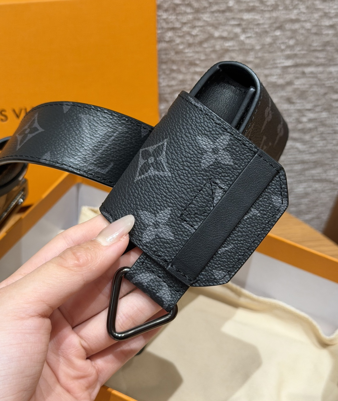 루이비통 다크스타일 모노그램 벨트 상세 이미지 5