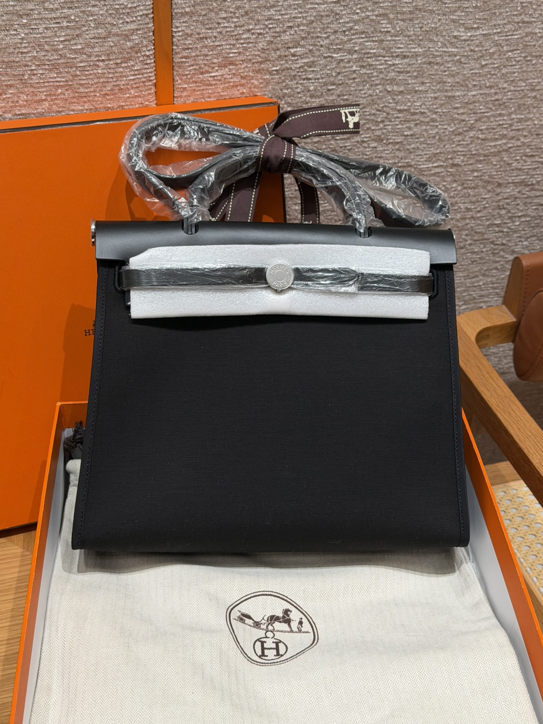 Herbag canvas and leather saddle nail lock foldable handle shoulder strap