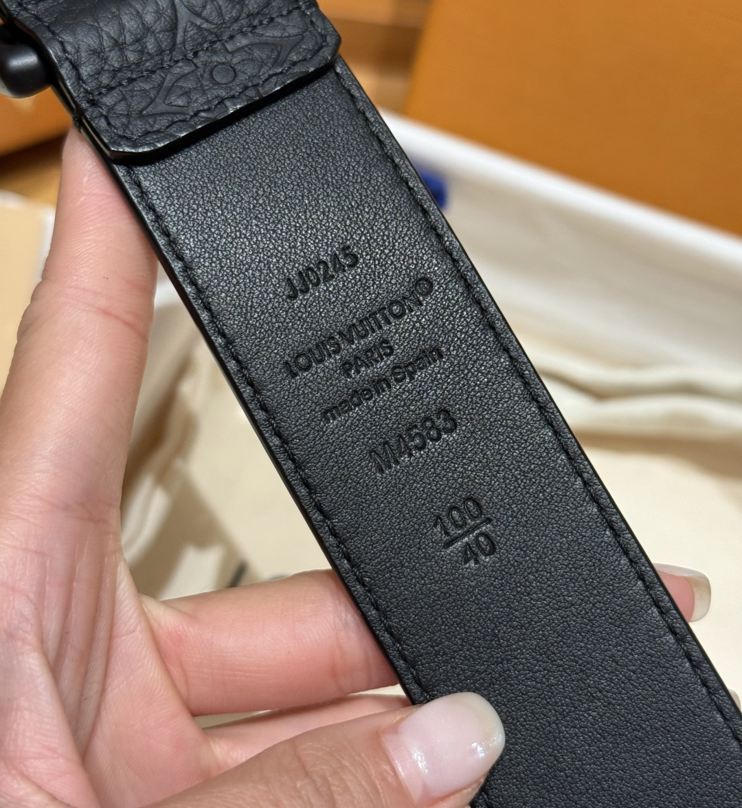 루이비통 블랙 소가죽 모노그램 벨트 35mm 상세 이미지 9