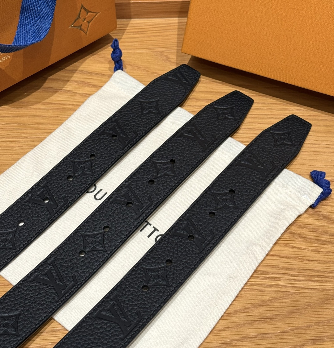 루이비통 모노그램 블랙 소가죽 35mm 벨트 상세 이미지 5