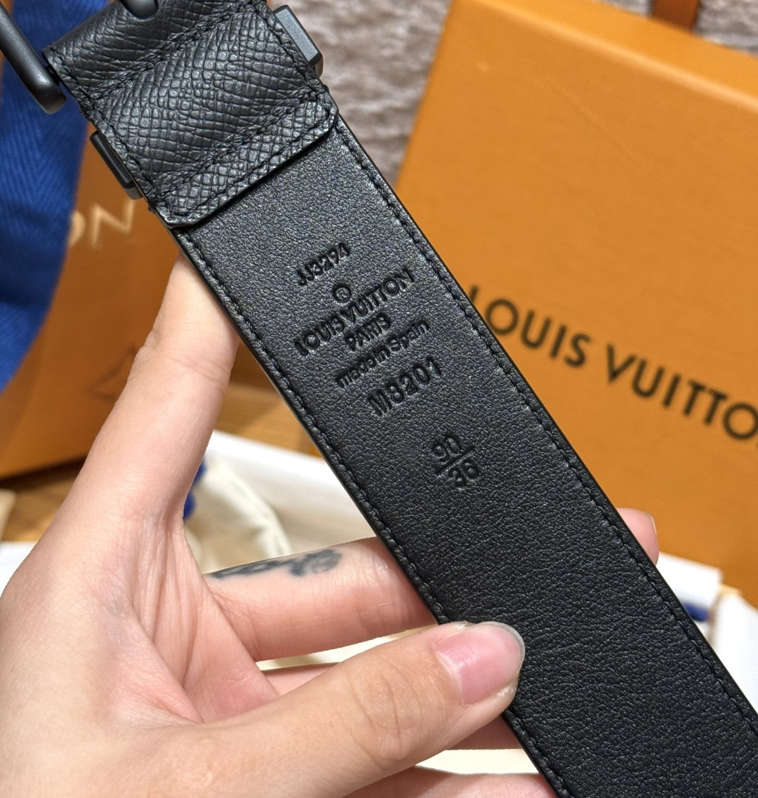루이비통 PONT NEUF 35mm 타이가 가죽 벨트 상세 이미지 8