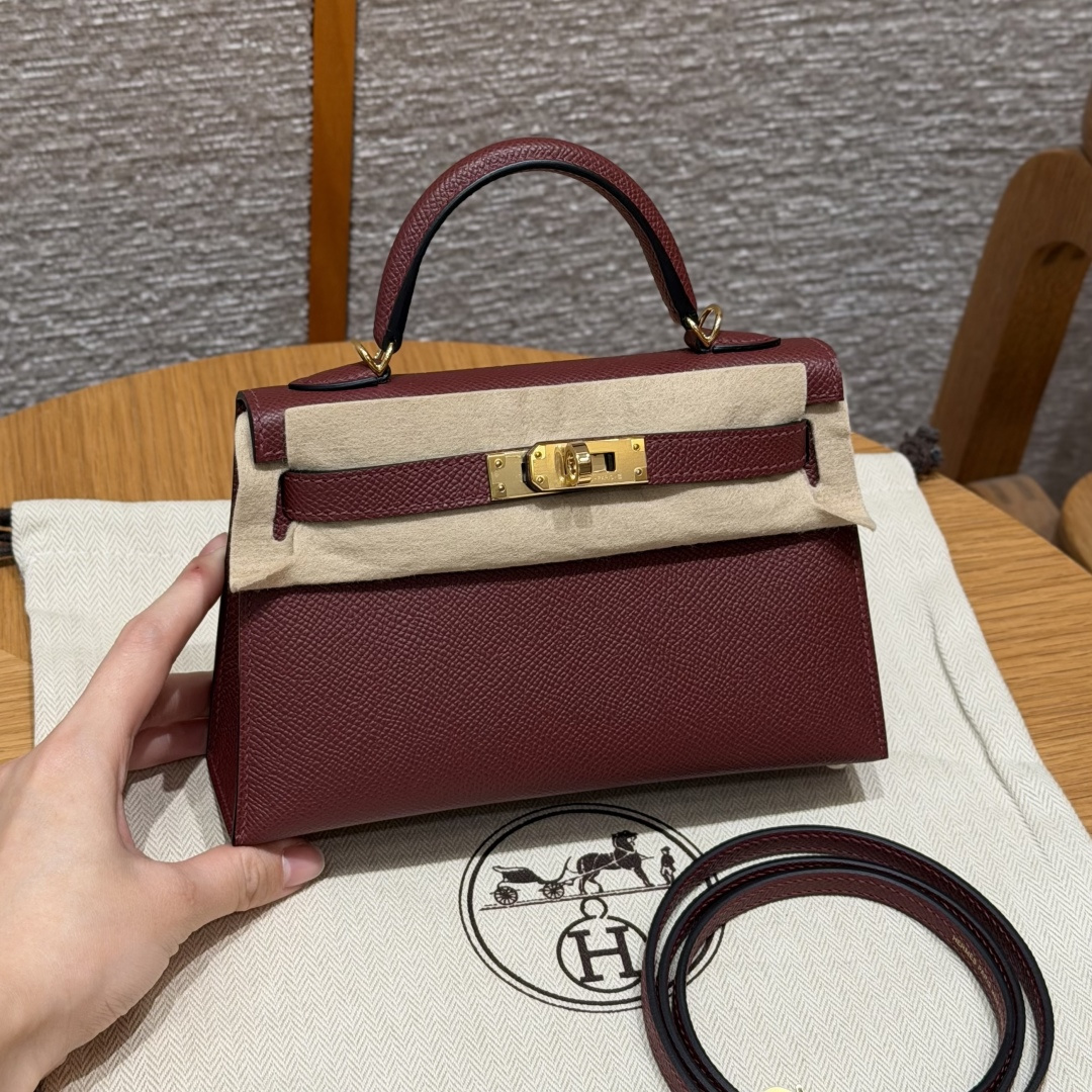 NO:852207,Kelly 19cm second generation, burgundy, original cowhide leather palm print imported from France, gold buckle, high-end handmade exclusive custom-made hand-made nails, hand-engraved hardware, stainless steel diode 18k hardware, Hermes, hermes, cowhide, Hermes,19860909Kelly 19cm二代,酒红,法国进口原厂牛皮掌纹,金扣,高级全手工专属定制纯手工手打钉,手刻五金,精钢电渡18k五金,爱马仕,hermes,cowhide,Hermes,,Bag