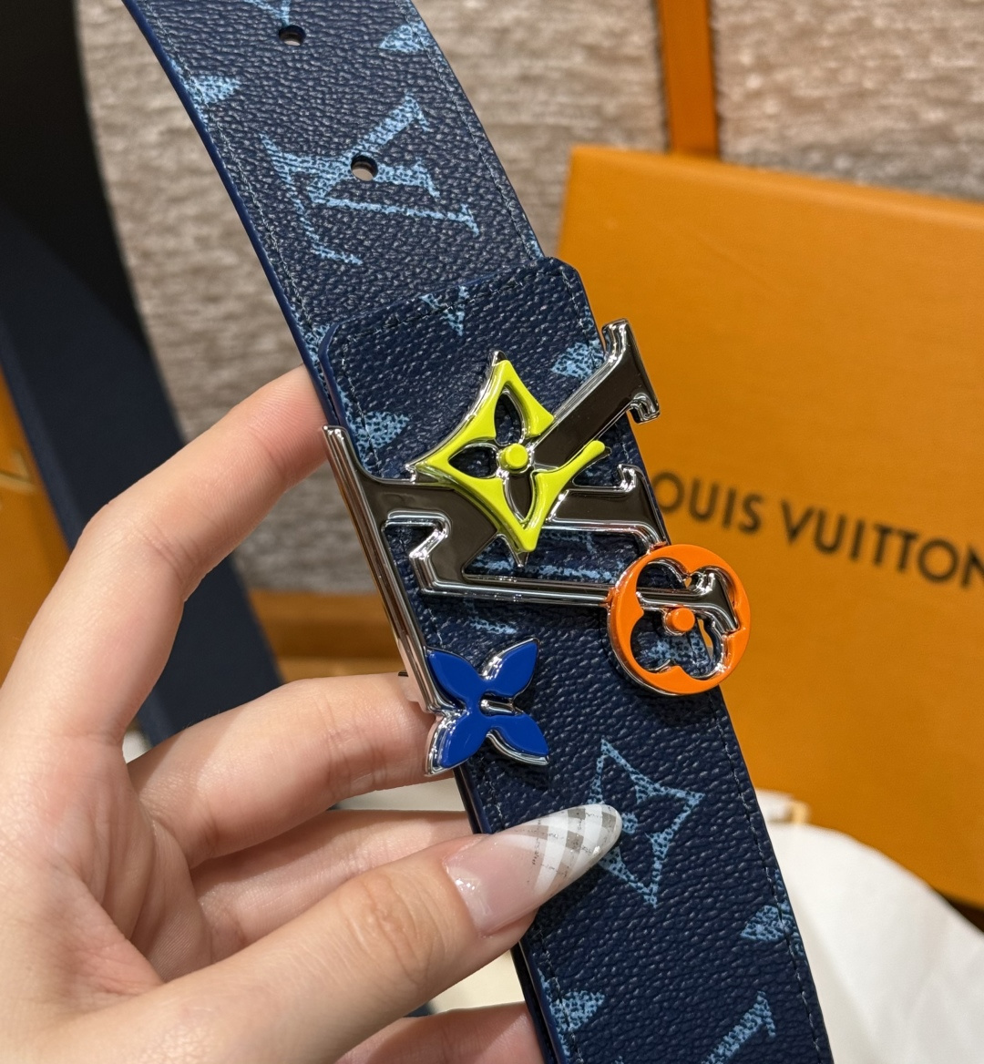 루이비통 이니셜 리버시블 40mm 벨트 상세 이미지 5