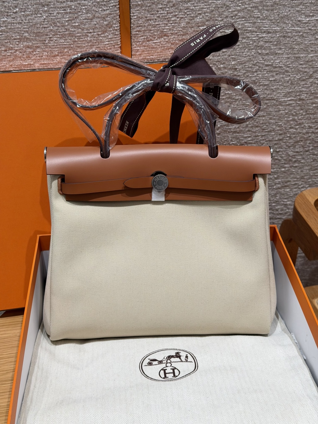 Herbag canvas and leather saddle nail lock foldable handle shoulder strap