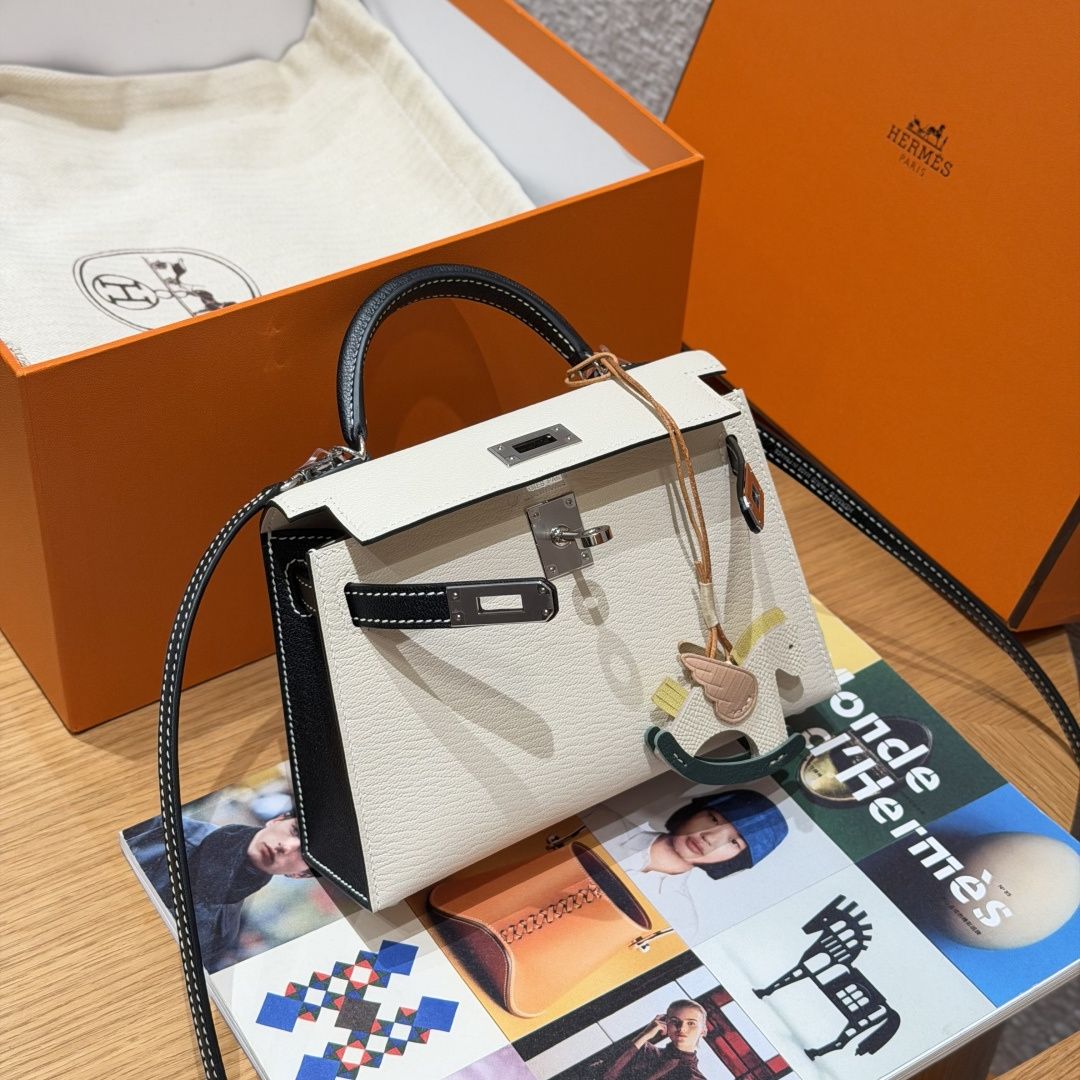 에르메스 미니 켈리 2 밀크셰이크 화이트 실버 하드웨어 18249