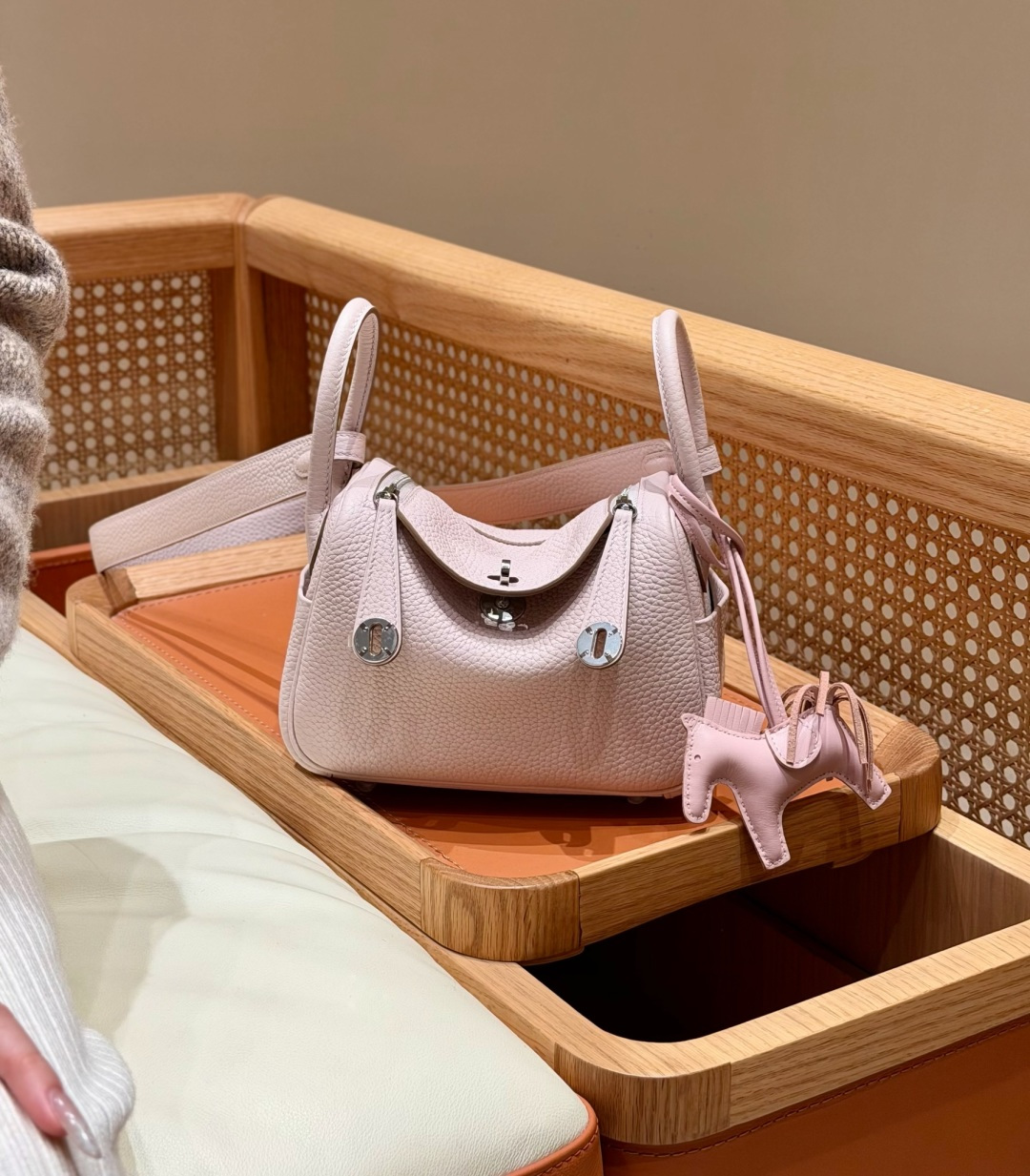 Hermès Mini Lindy 19cm (mauve pale)