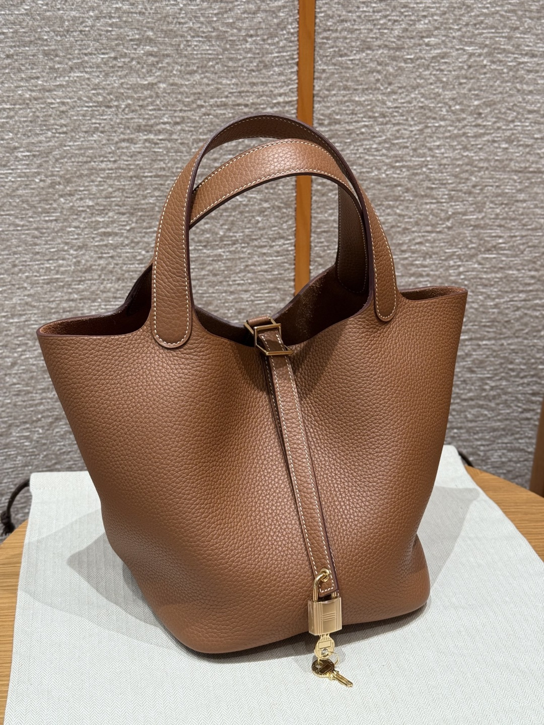 Hermès 22cm (gold)