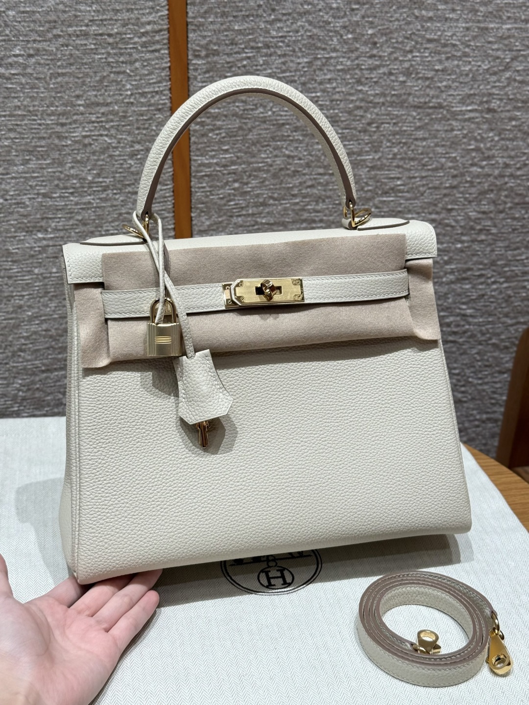 Hermès 28cm (Craie)