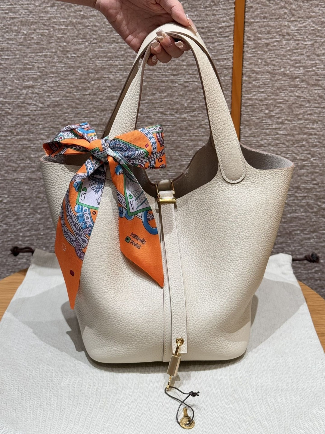 Hermès 22cm (craie)
