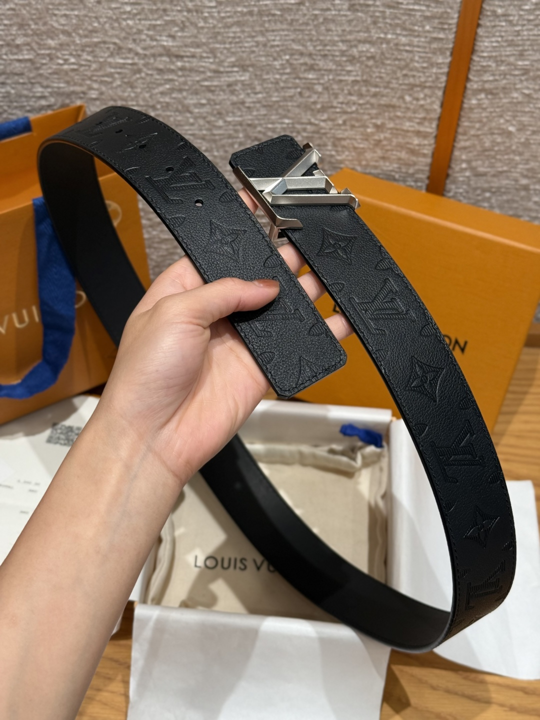 루이비통 피라미드 40mm 리버시블 벨트 상세 이미지 3