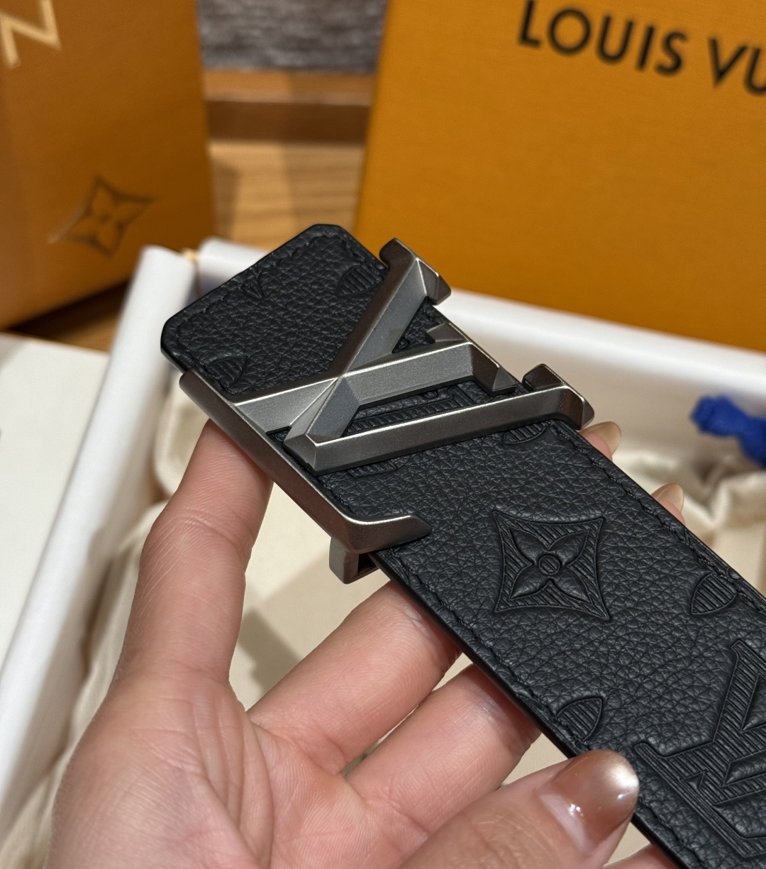 루이비통 피라미드 40mm 리버서블 벨트 상세 이미지 5