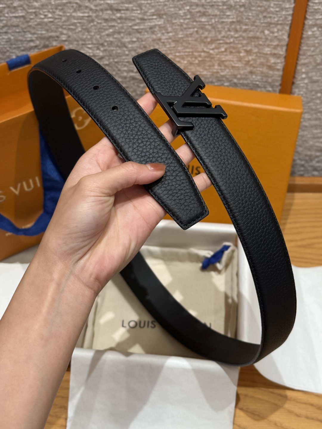 루이비통 이니셜 40mm 리버시블 가죽 벨트 상세 이미지 3