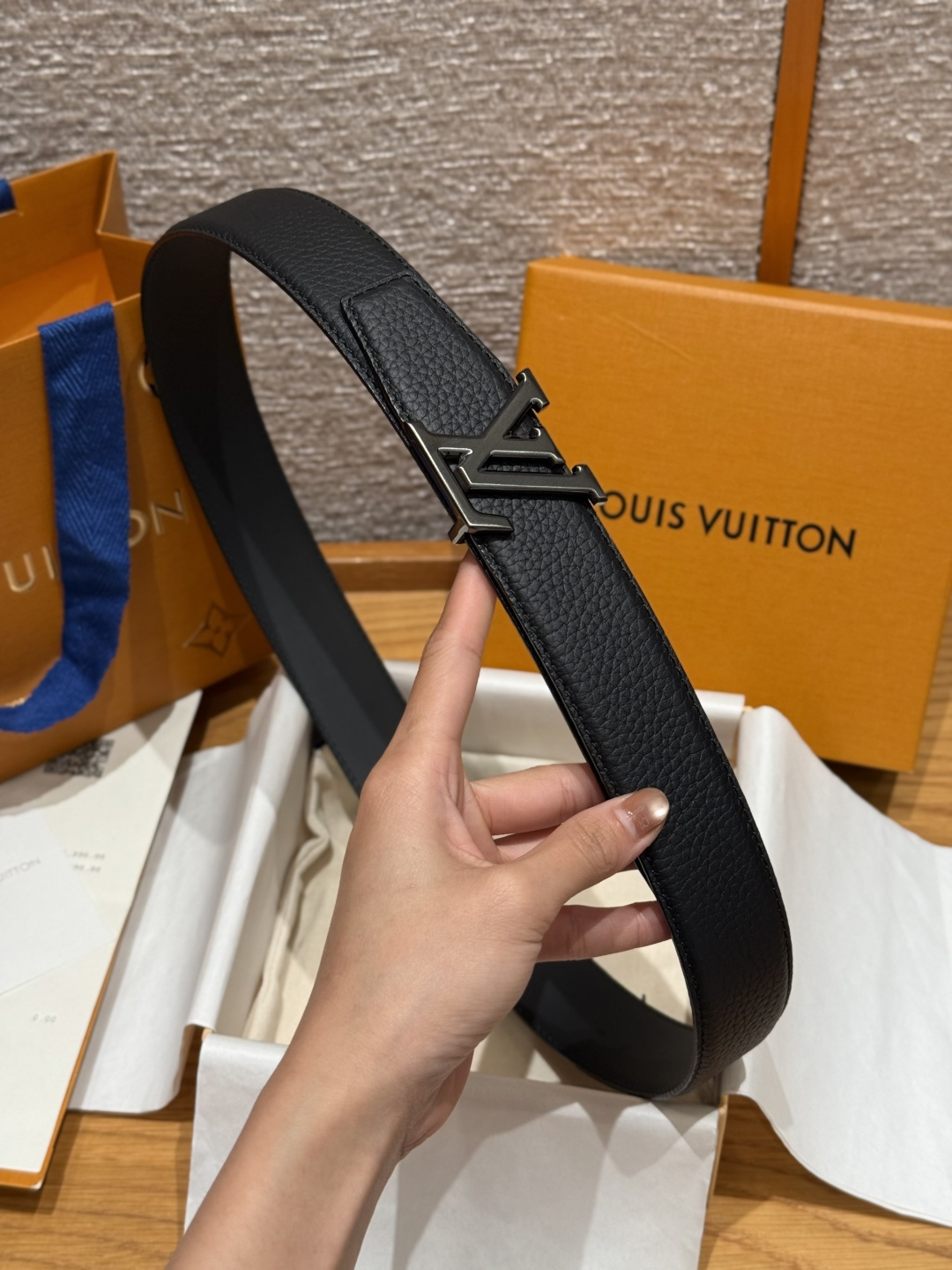 루이비통 이니셜 40mm 리버시블 가죽 벨트 상세 이미지 8