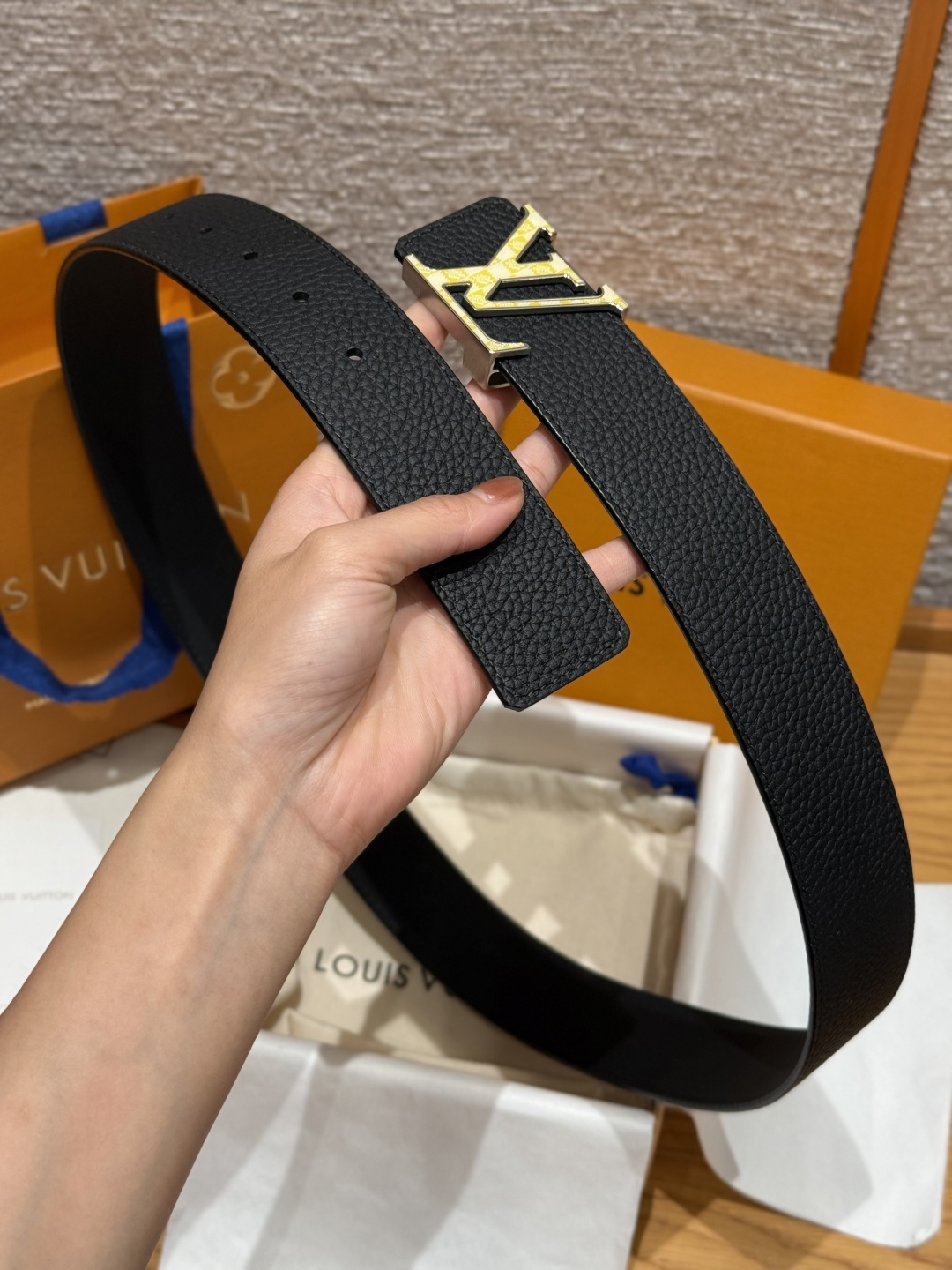 루이비통 알파벳 버클 가죽 벨트 상세 이미지 4