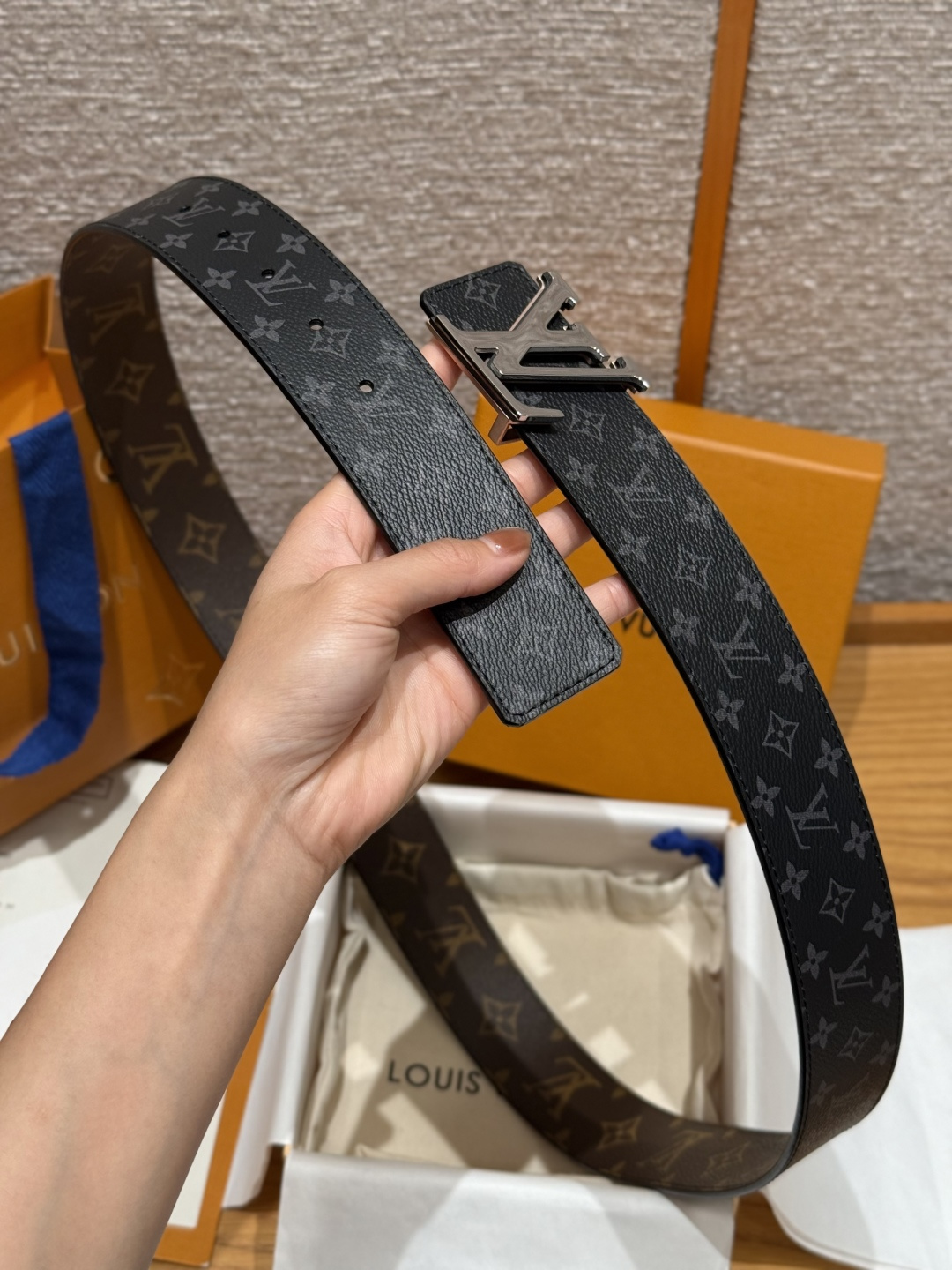 루이비통 양면 컬러 블록 벨트 T 버클 상세 이미지 6