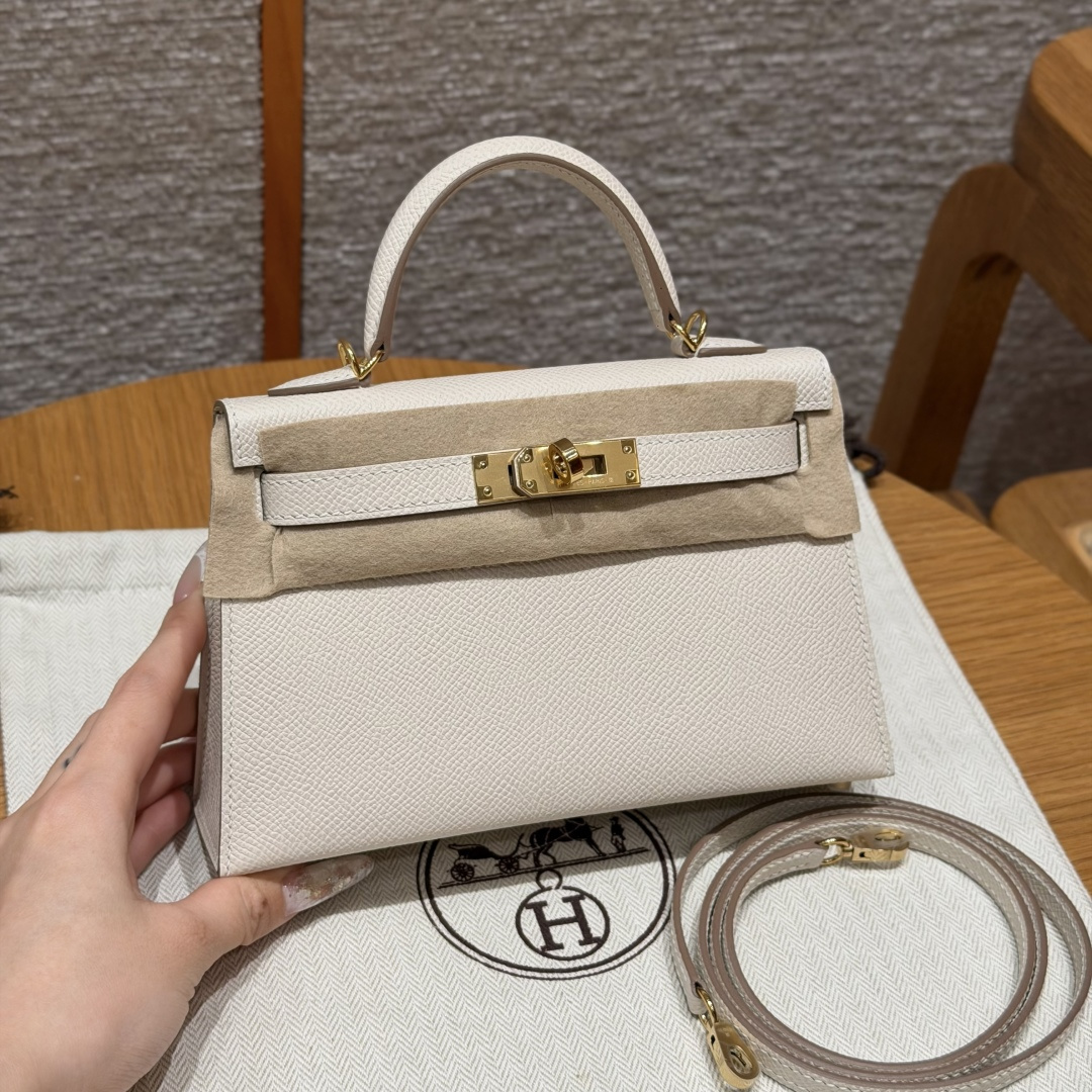 NO:852149,Kelly 19cm second generation, milkshake white, original cowhide leather palm print imported from France, gold buckle, high-end handmade exclusive customization, hand-made nails, hand-engraved hardware, stainless steel diode 18k hardware, Hermes, hermes, cowhide, Hermes,19860909Kelly 19cm二代,奶昔白,法国进口原厂牛皮掌纹,金扣,高级全手工专属定制纯手工手打钉,手刻五金,精钢电渡18k五金,爱马仕,hermes,cowhide,Hermes,,Bag