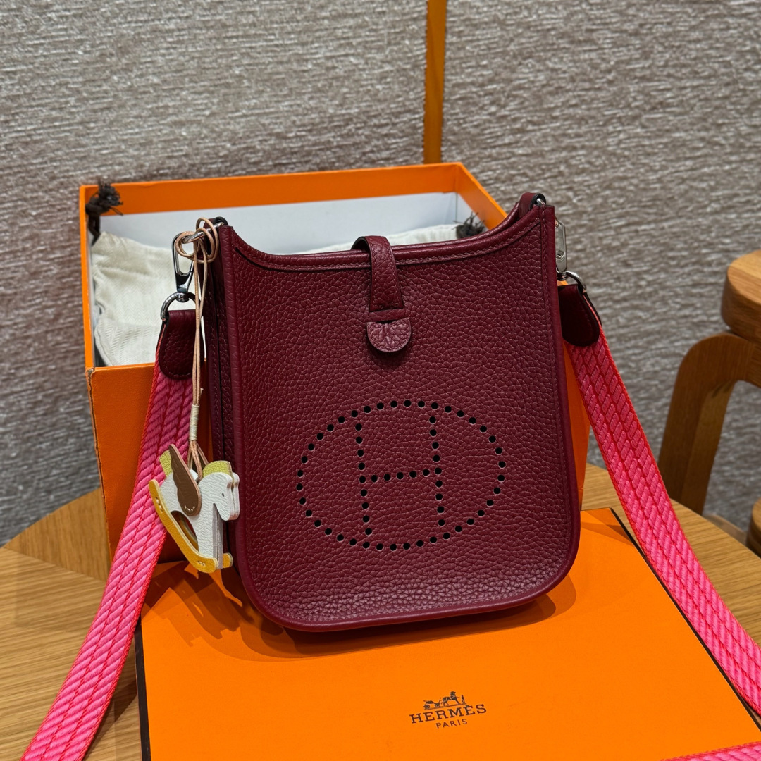 Hermès 16cm (Rouge)