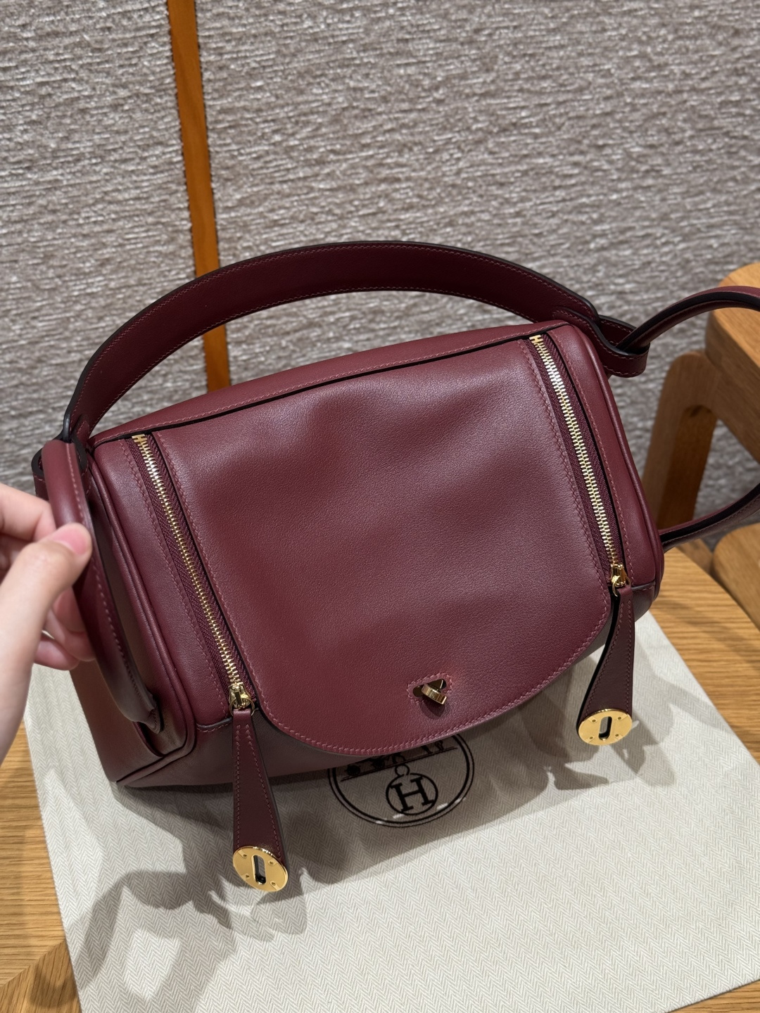 Hermès Lindy 26cm (Rouge H)