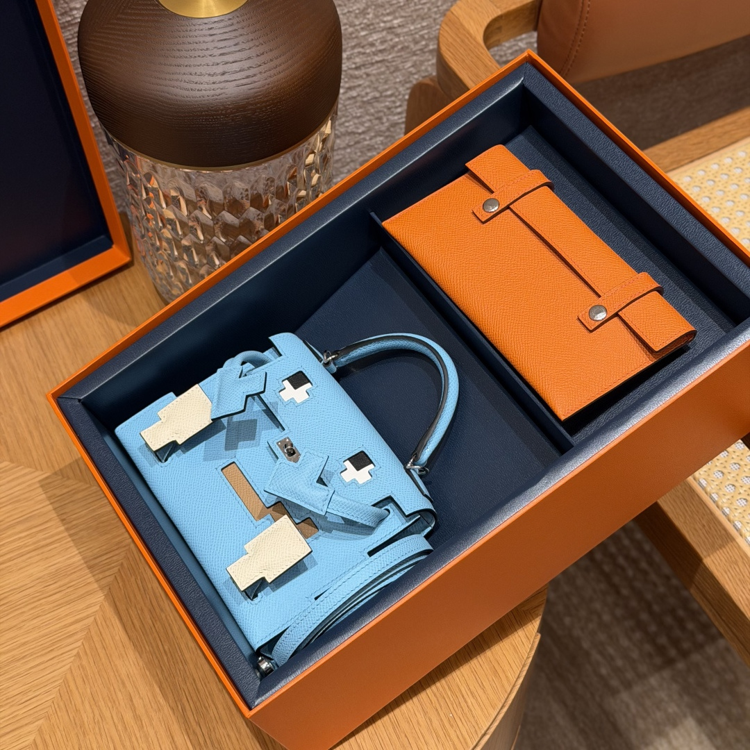 Hermès Kellydoll doll picto