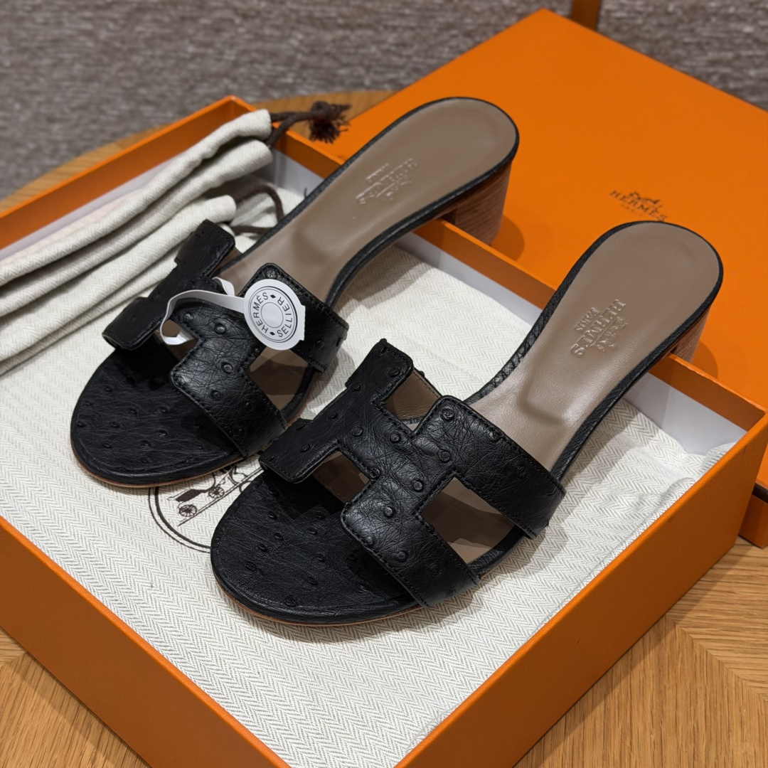 HERMES 🐦 Oasis Epsom Mules  Sandales à une bride  Femme  Mi-saison  Classique et tendance  Cuir d'autruche  Cuir rare