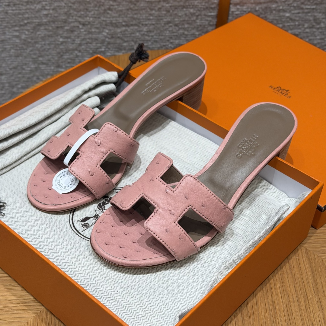 HERMES 🐦 Oasis Epsom Mules  Sandales à une bride  Femme  Mi-saison  Classique et tendance  Cuir d'autruche  Cuir rare