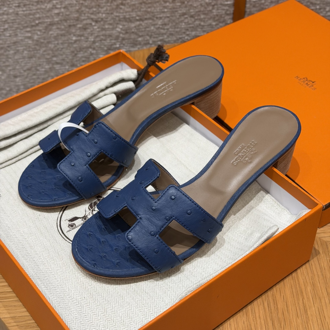 HERMES 🐦 Oasis Epsom Mules  Mules à bride  Femme  Mi-saison  Classique et tendance  Cuir d'autruche  Cuir rare