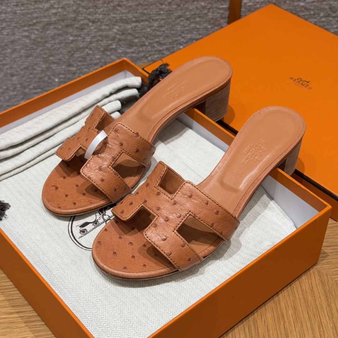 HERMES 🐦 Oasis Epsom Mules  Sandales à une bride  Femme  Mi-saison  Classique et tendance  Cuir d'autruche  Cuir rare