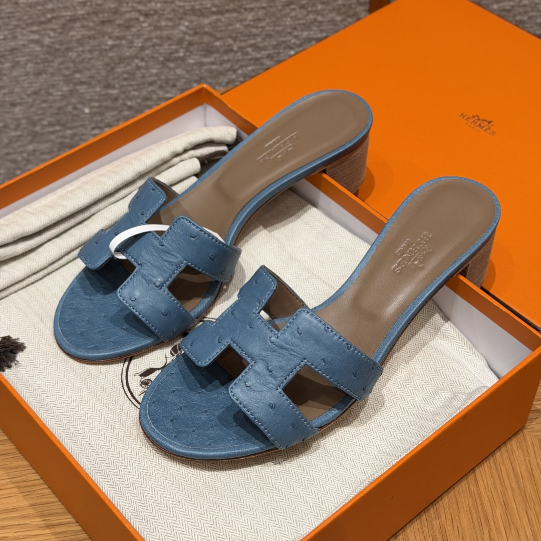 HERMES 🐦 Oasis Epsom Mules  Mules à bride  Femme  Mi-saison  Classique et tendance  Cuir d'autruche  Cuir rare