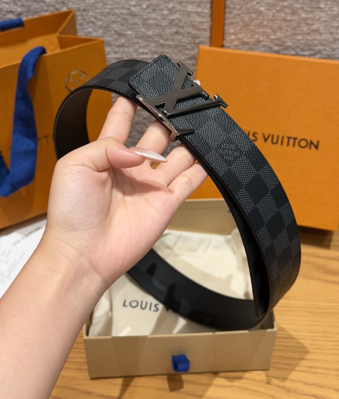 루이비통 이니셜 40mm 리버시블 벨트 상세 이미지 4