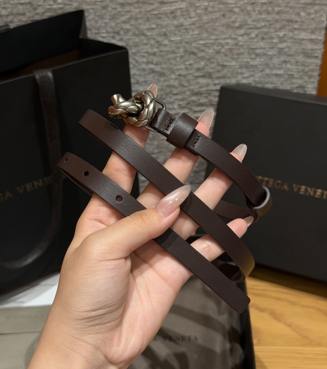 보테가베네타 소가죽 로프 버클 슬림 벨트 상세 이미지 3