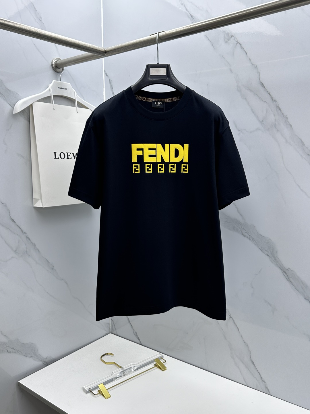 🆕Fendi芬迪 2026春夏新款短袖 官网同款T恤 双纱纯棉面料 多元化搭配 是眼下时尚前沿的创新趋势