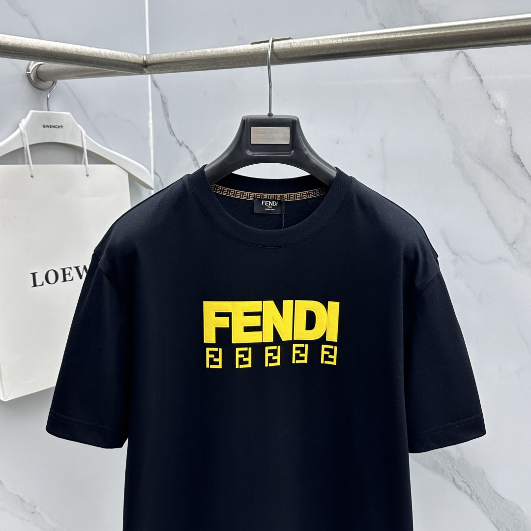 🆕Fendi芬迪 2026春夏新款短袖 官网同款T恤 双纱纯棉面料 多元化搭配 是眼下时尚前沿的创新趋势