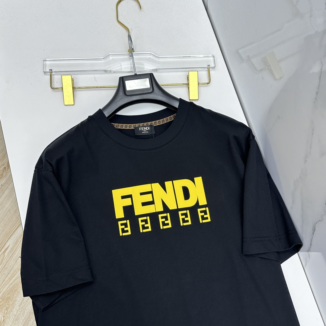 🆕Fendi芬迪 2026春夏新款短袖 官网同款T恤 双纱纯棉面料 多元化搭配 是眼下时尚前沿的创新趋势